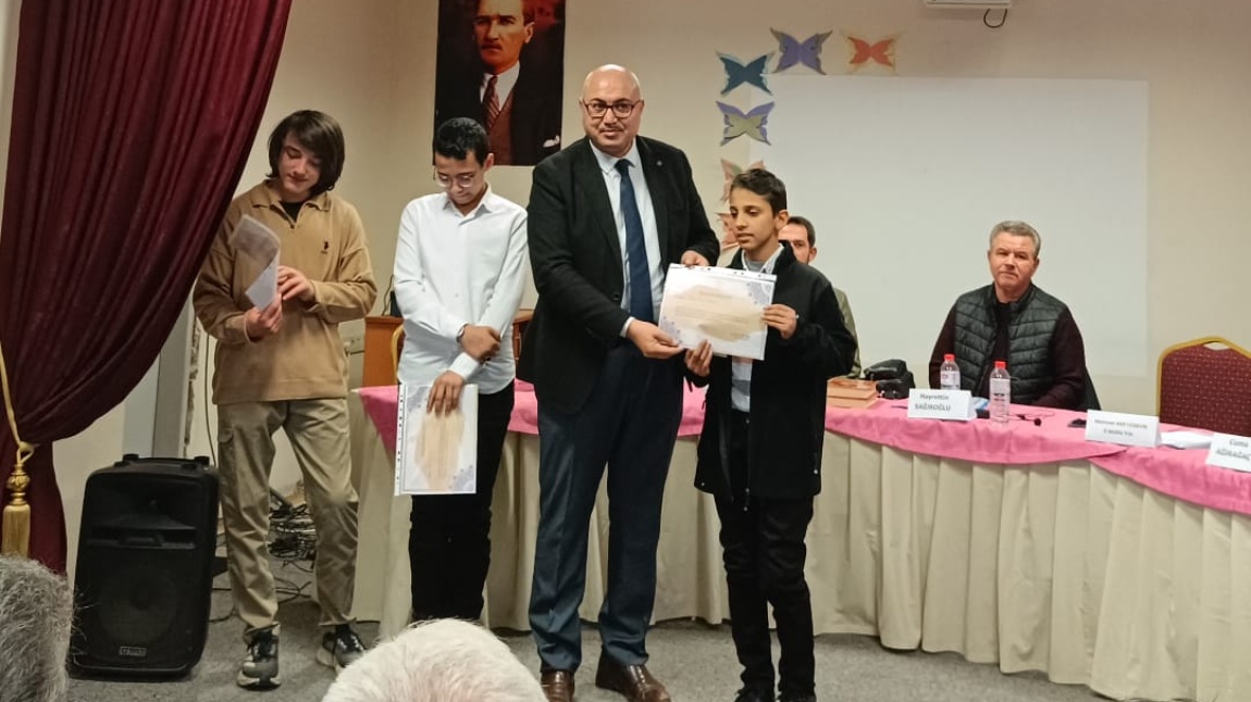 Okulumuz  öğrencilerimizden Mustafa Eren ULAMIŞ Genç Sada Kur'an'ı Kerim Okuma Yarışması il birincisi oldu